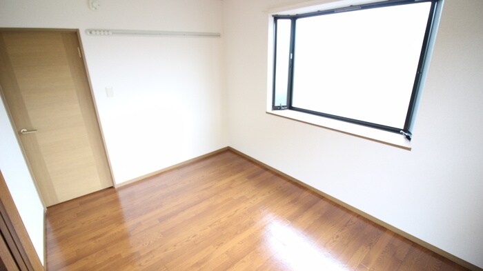 クイーンズコートの物件内観写真