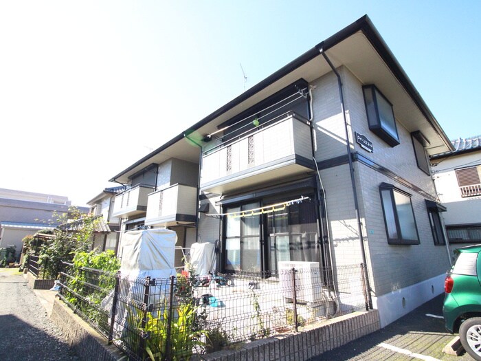 クイーンズコートの物件外観写真