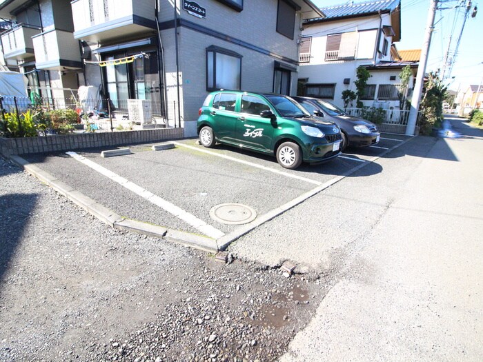 クイーンズコートの物件外観写真