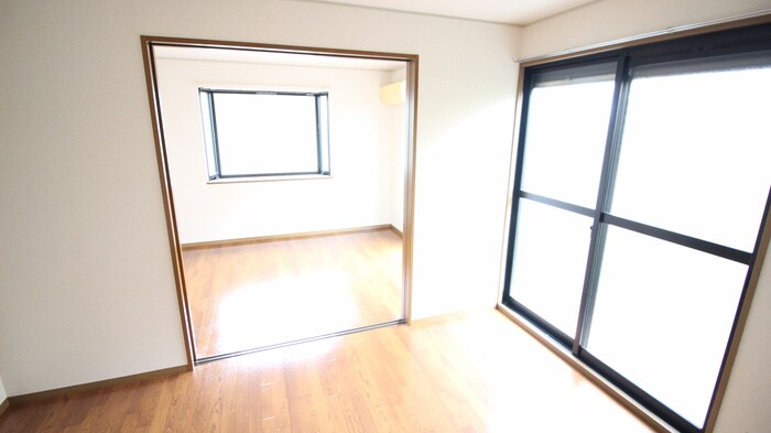 クイーンズコートの物件内観写真