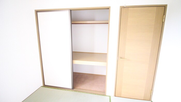 クイーンズコートの物件内観写真