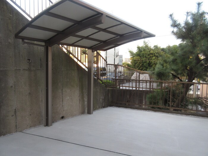 Ｌｕｓｔ Ｓｔｒａｈｌの物件外観写真