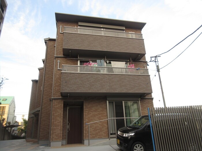 Ｌｕｓｔ Ｓｔｒａｈｌの物件外観写真