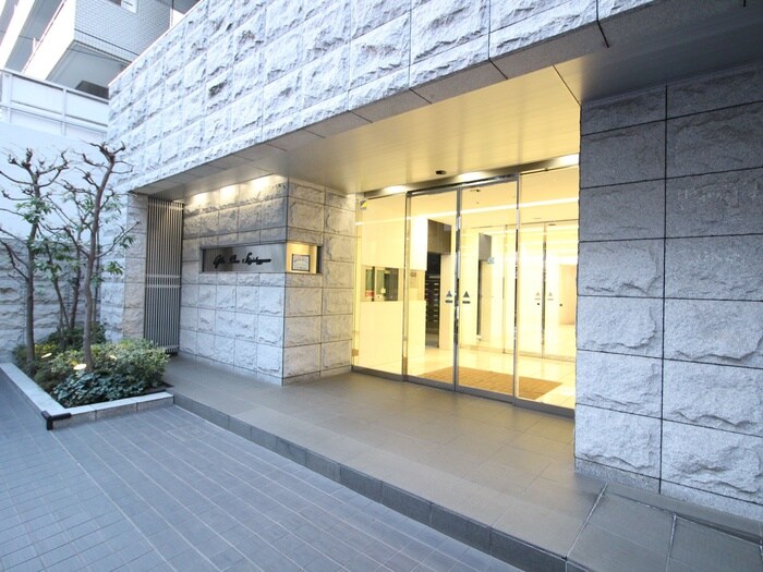 ガ－ラプレイス新宿御苑の物件外観写真