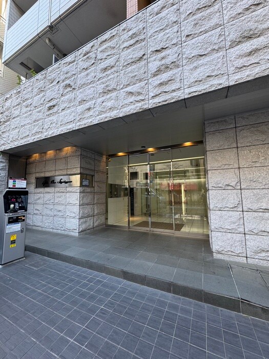 ガ－ラプレイス新宿御苑の物件外観写真