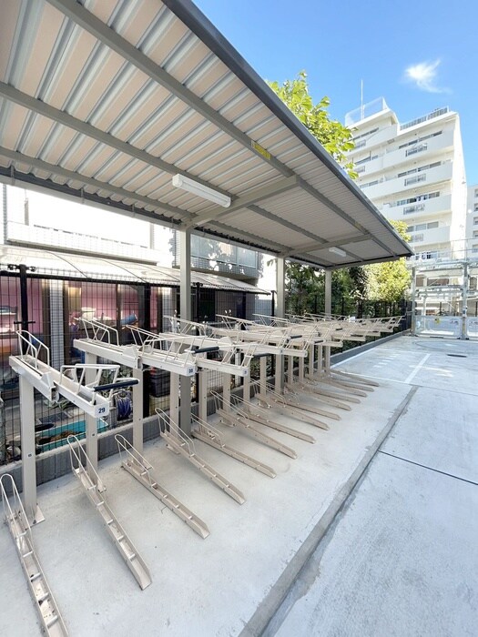 アヴァンカーサ三鷹の物件外観写真