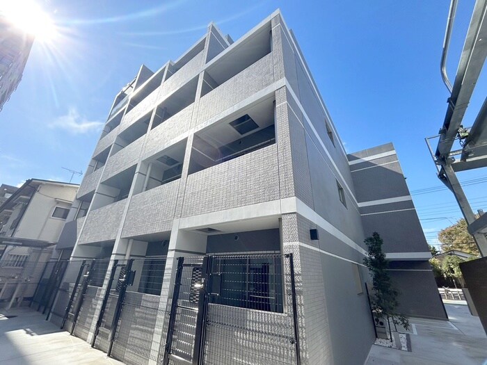 アヴァンカーサ三鷹の物件外観写真