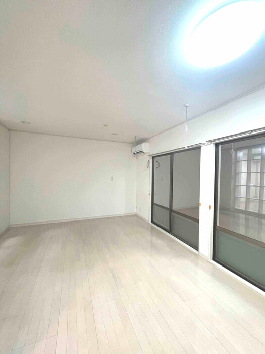 アーバン岩沢の物件内観写真