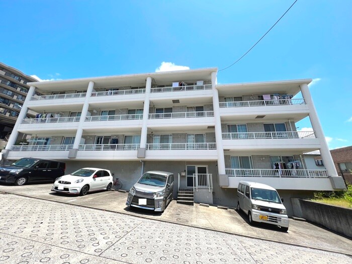 クレストヒルズの物件外観写真