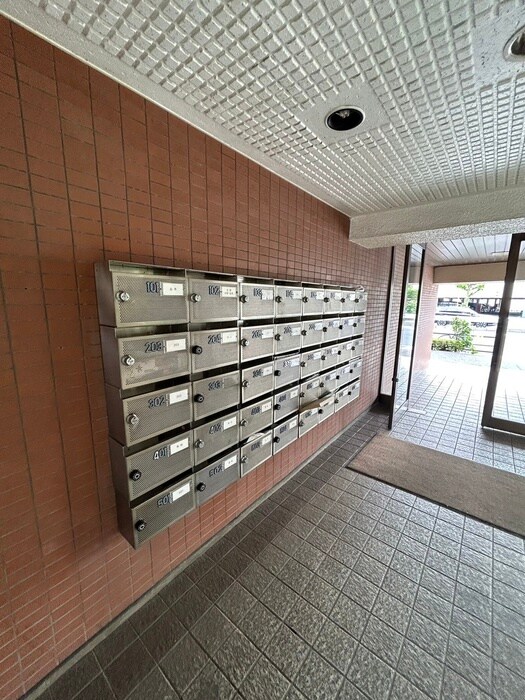 岩井マンションの物件外観写真