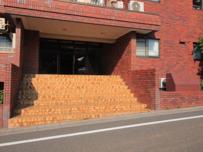 三高サンプラザの物件外観写真