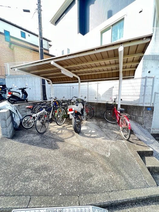 ル－ト大倉山マンションAの物件外観写真