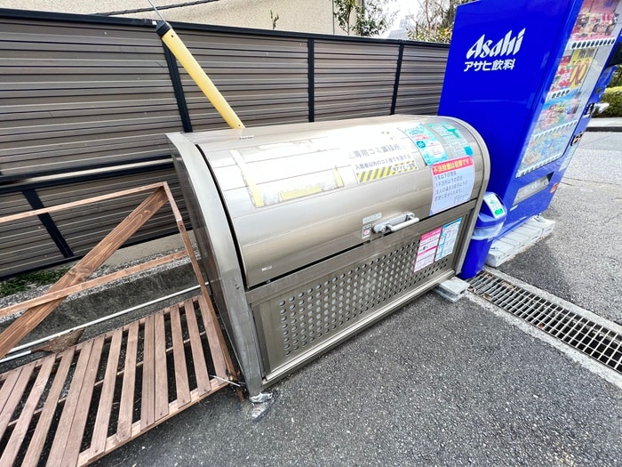 ル－ト大倉山マンションAの物件外観写真