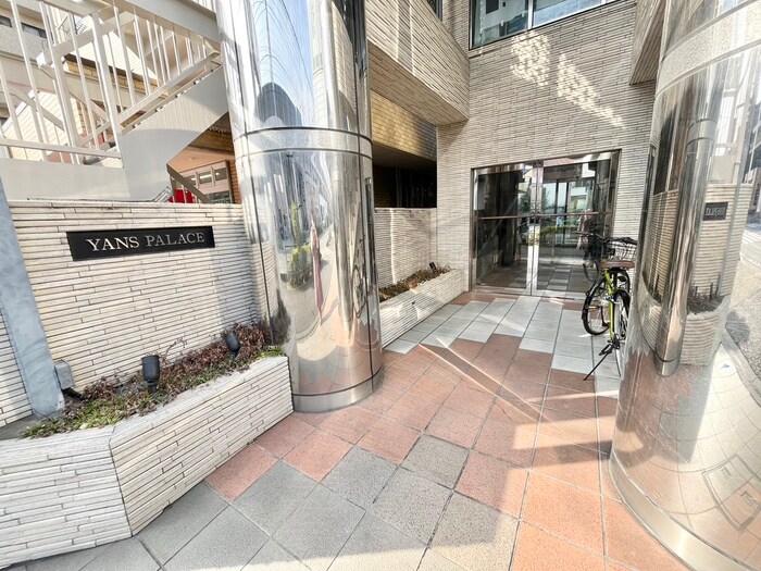 ヤンズパレスの物件外観写真