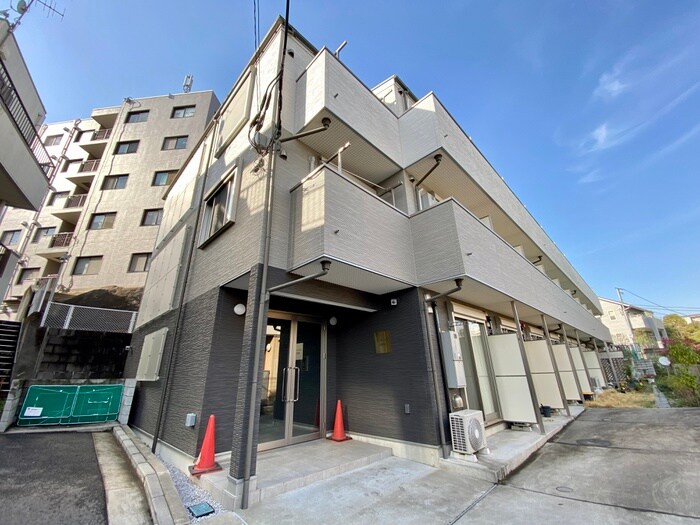 スピカハイツ弘明寺の物件外観写真