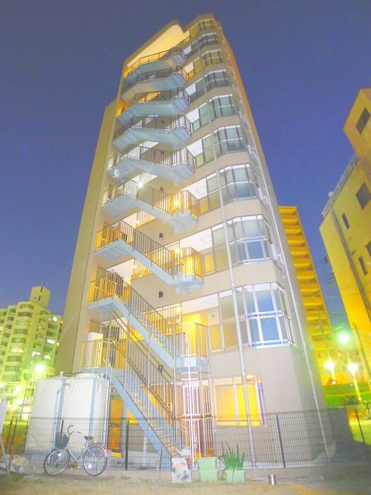 イ－ストシティタワ－ズの物件外観写真