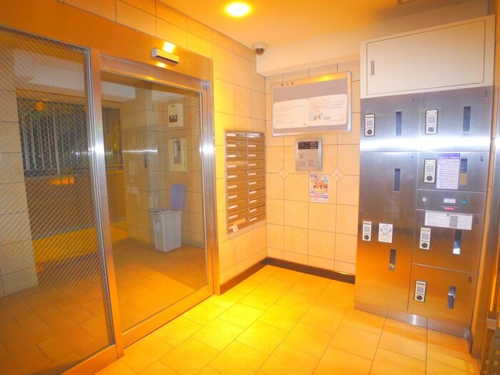 イ－ストシティタワ－ズの物件外観写真