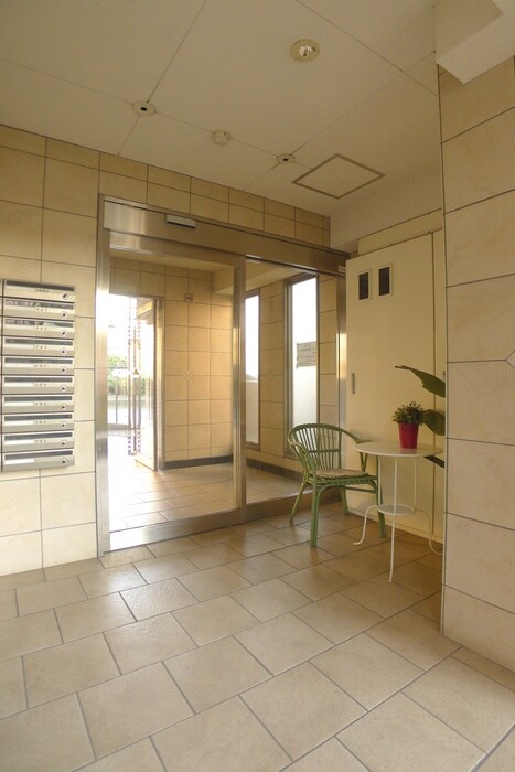 イ－ストシティタワ－ズの物件外観写真