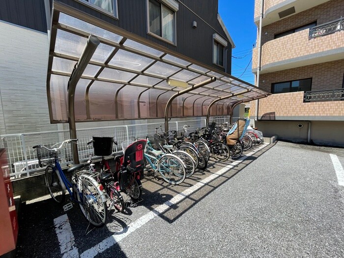 エマーレ北越谷の物件外観写真