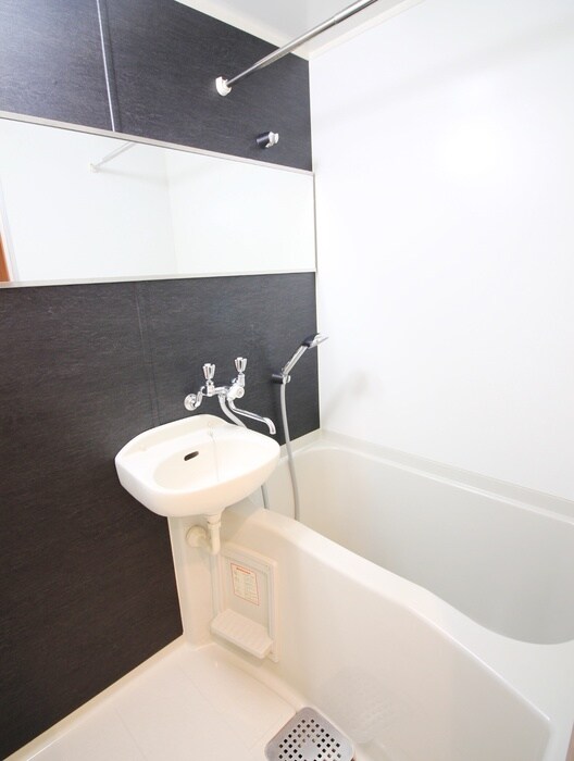 ｱﾝﾌﾟﾙ-ﾙﾌｪ-ﾙＣｏｕｒａｇｅの物件内観写真