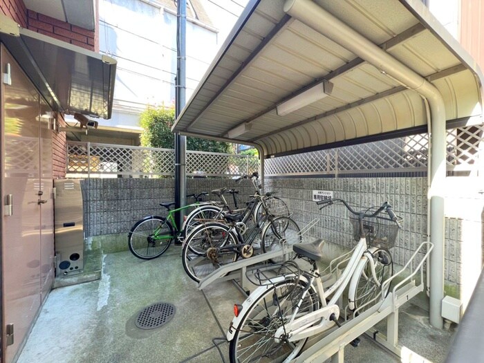 NY大和マンションの物件外観写真