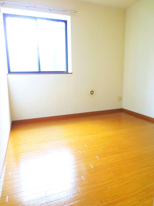 ＣＯＵＲＴ－ＹＡＲＤ三橋公園Ｄの物件内観写真