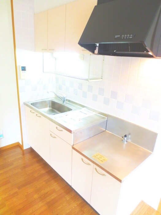 ＣＯＵＲＴ－ＹＡＲＤ三橋公園Ｄの物件内観写真