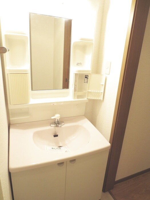 ＣＯＵＲＴ－ＹＡＲＤ三橋公園Ｄの物件内観写真