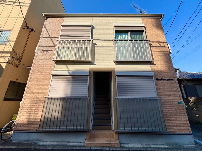 クワトロポルテの物件外観写真