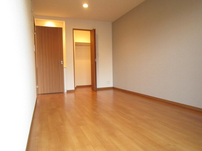 ロイヤルパークス新田の物件内観写真