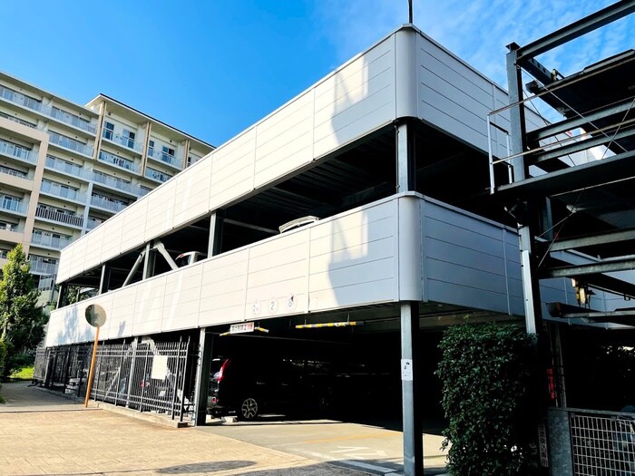 ロイヤルパークス新田の物件外観写真