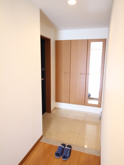 ロイヤルパークス新田の物件内観写真