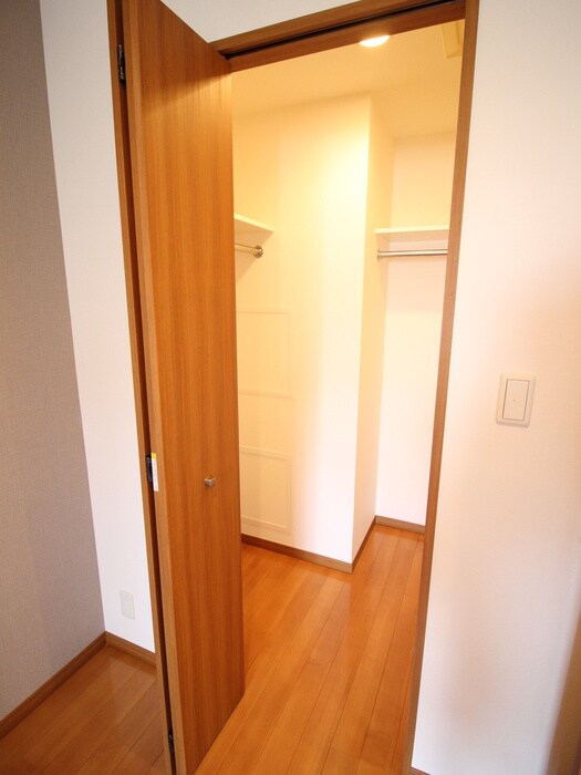 ロイヤルパークス新田の物件内観写真