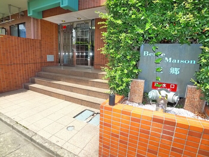 ベルメゾン三郷の物件外観写真