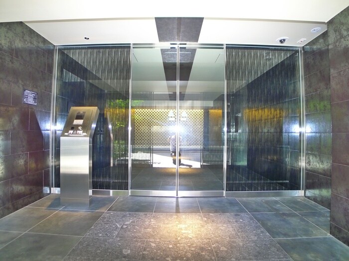 コンフォリア・リヴ根岸２丁目の物件外観写真