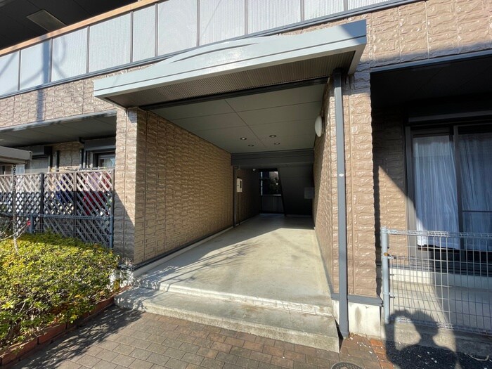 フィールドコートＡの物件外観写真