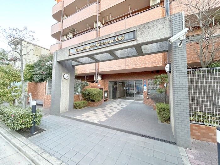 ﾗｲｵﾝｽﾞﾏﾝｼｮﾝ北綾瀬第６(104)の物件外観写真