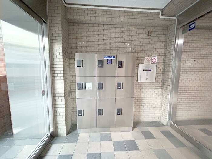 ﾗｲｵﾝｽﾞﾏﾝｼｮﾝ北綾瀬第６(104)の物件外観写真