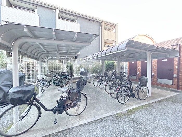 ﾗｲｵﾝｽﾞﾏﾝｼｮﾝ北綾瀬第６(104)の物件外観写真