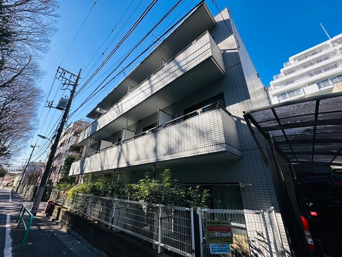 カレド・セルクルの物件外観写真