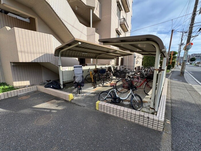 カ－サエストゥペンダの物件外観写真