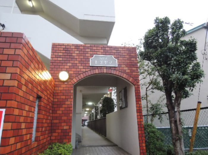 クレセント　トオヤマの物件外観写真