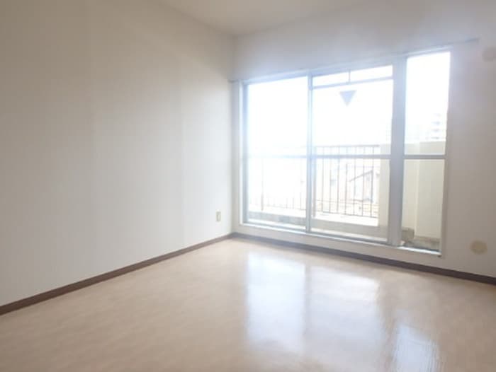 クレセント　トオヤマの物件内観写真