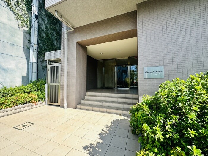 リバ－サイドプレ－ヌの物件外観写真