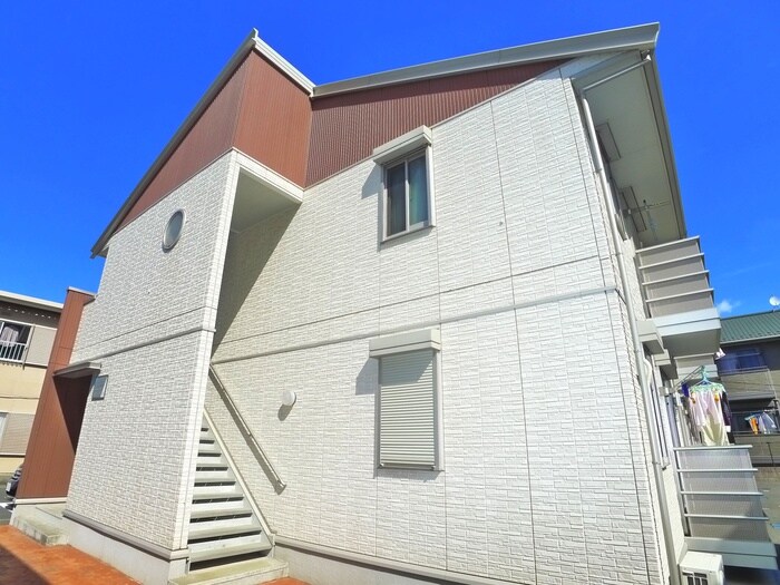 カ－サエスポワ－ルの物件外観写真