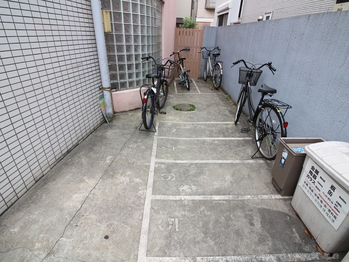 三和マンション３号館の物件外観写真