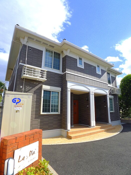 ラ・ディウーの物件外観写真