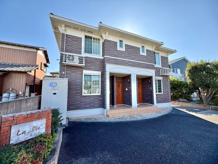 ラ・ディウーの物件外観写真