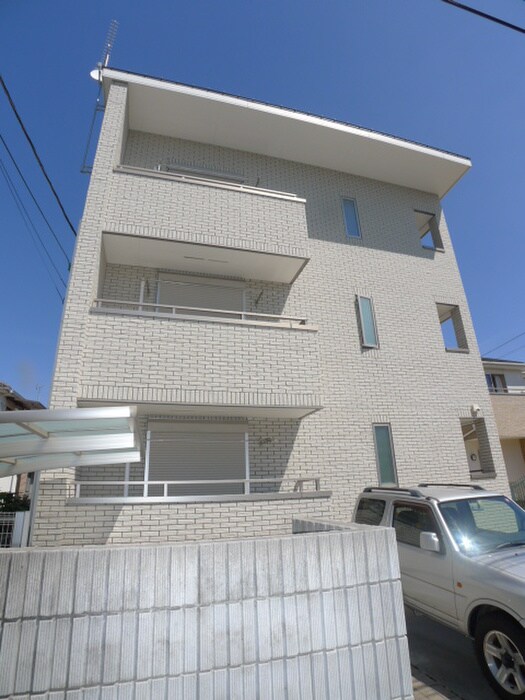 アブレール・フトラの物件外観写真