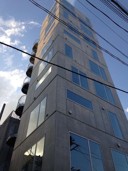 辰巳アパートメントハウスの物件外観写真